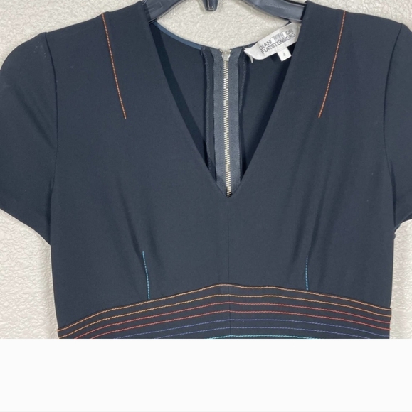 Diane Von Furstenberg 4 Tailored V Neck Sheath Dress Black Short Sleeves - Picture 3 of 10